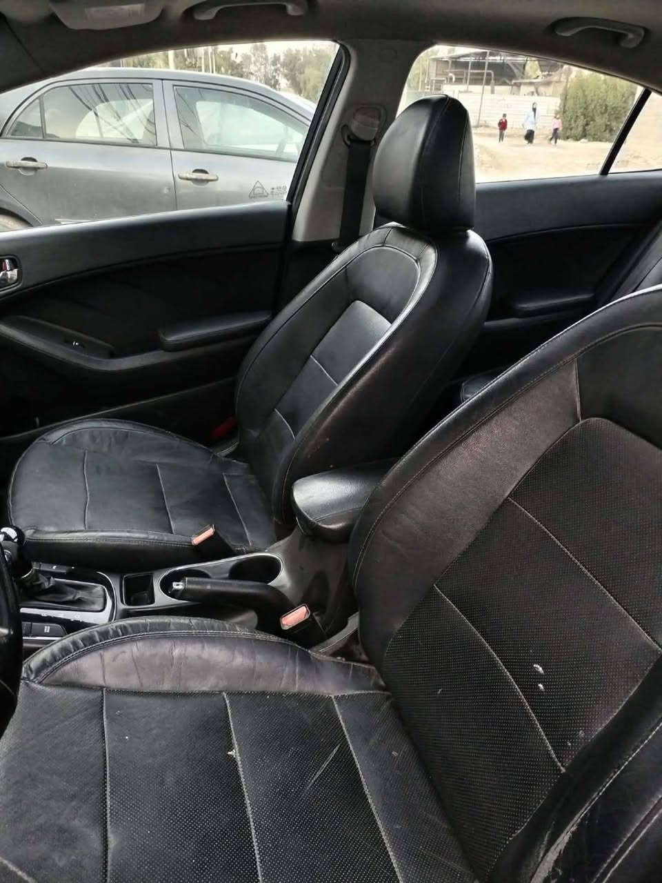 السلام عليكم
سيراتو موديل ٢٠١٧ السياره فول واحد على واحد محرك 2000 دوش 

ملاحظه السياره مو العاديه وجديده ماشيه ١٤٦ السياره مكفوله عدا بارد موضح بالسونار وبالعافيه على الياخذها 

السعر ١٥٢ وبيها مجال 

للاستفسار ***********
