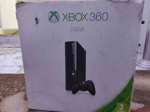 سلام عليكم اكس بوكس 360  جهاز نضيف وحلو كلش وياه 3 يدات السعر 140 وبي مجال بسيط  مكاني نجف للاستفسار ***********
