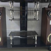 ميز تلفاز • نظيف