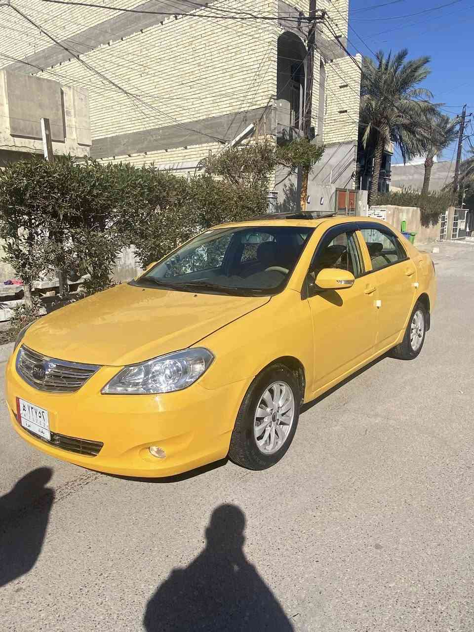 سلام عليكم للبيع بي واي دي جي ثري 
موديل 2013 كير عادي مكينه وكير خير من الله تبريد ثلج ❄️ صدر امامي خلفي جديد باتري جديد جامه جديدة كلج جديد شاشه داخل نضيف فولل  رقم بغداد تحويل ثاني يوم مصفره الهيئه بيها ثلاث قطع تعمير مكاني بغداد البلديات السعر 47 وبيها مجال ***********
