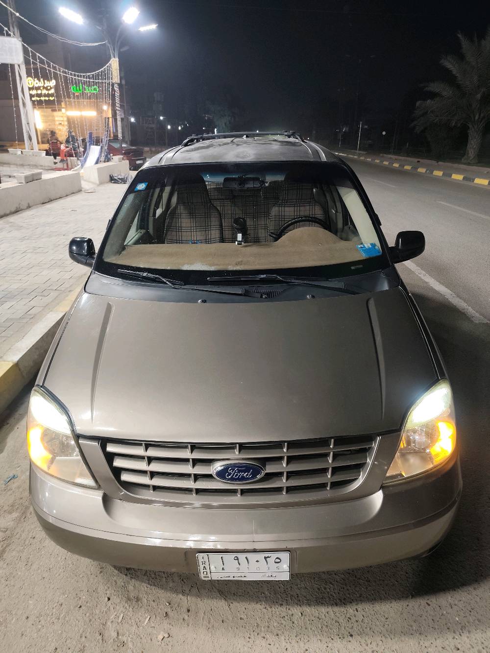 **فورد فريستار بحالة جيدة للبيع**

سيارة فورد فريستار نظيفة ومريحة جداً، مناسبة للرحلات العائلية والمسافات الطويلة. تمتاز بمقاعد مريحة وبطانة داخلية نظيفة. السيارة مزودة بنظام صوتي حديث وشاشة أمامية، ولا يوجد بها أي مشاكل في الهيكل أو الكهرباء.