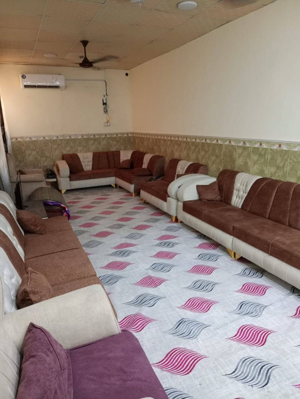 السلام عليكم بيت للبيع طابو ملك صرف المساحه 160 المكان ابي الخصيب نهر خوز يبعد ع السايدين الجوه 100 أو 150 متر السعر 90 مليون وقابل لتفاوض الاتصال على الرقم ***********
