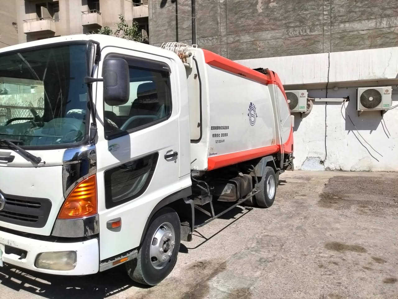 المواصفات 
كابسة هينو شيطان للبيع
رقم بغداد سعره 3شدات وقابل للتفاوض أو مراوس بالسيارة بيك اب او صالون
ثمانية ونص مكعب المواصفات 
كابسة هينو شيطان
رقم بغداد 
ثمانية ونص مكعب 
خمسة سلندر 
النظافة ٩٠٪؜
شرط المواصفات 
كابسة هينو شيطان
رقم بغداد 
ثمانية ونص مكعب 
خمسة سلندر 
النظافة ٩٠٪؜
شرط تحويل
خمسة سلندر 
النظافة ٩٠٪؜
شرط تحويل
الاتصال على هذا الرقم 
***********
