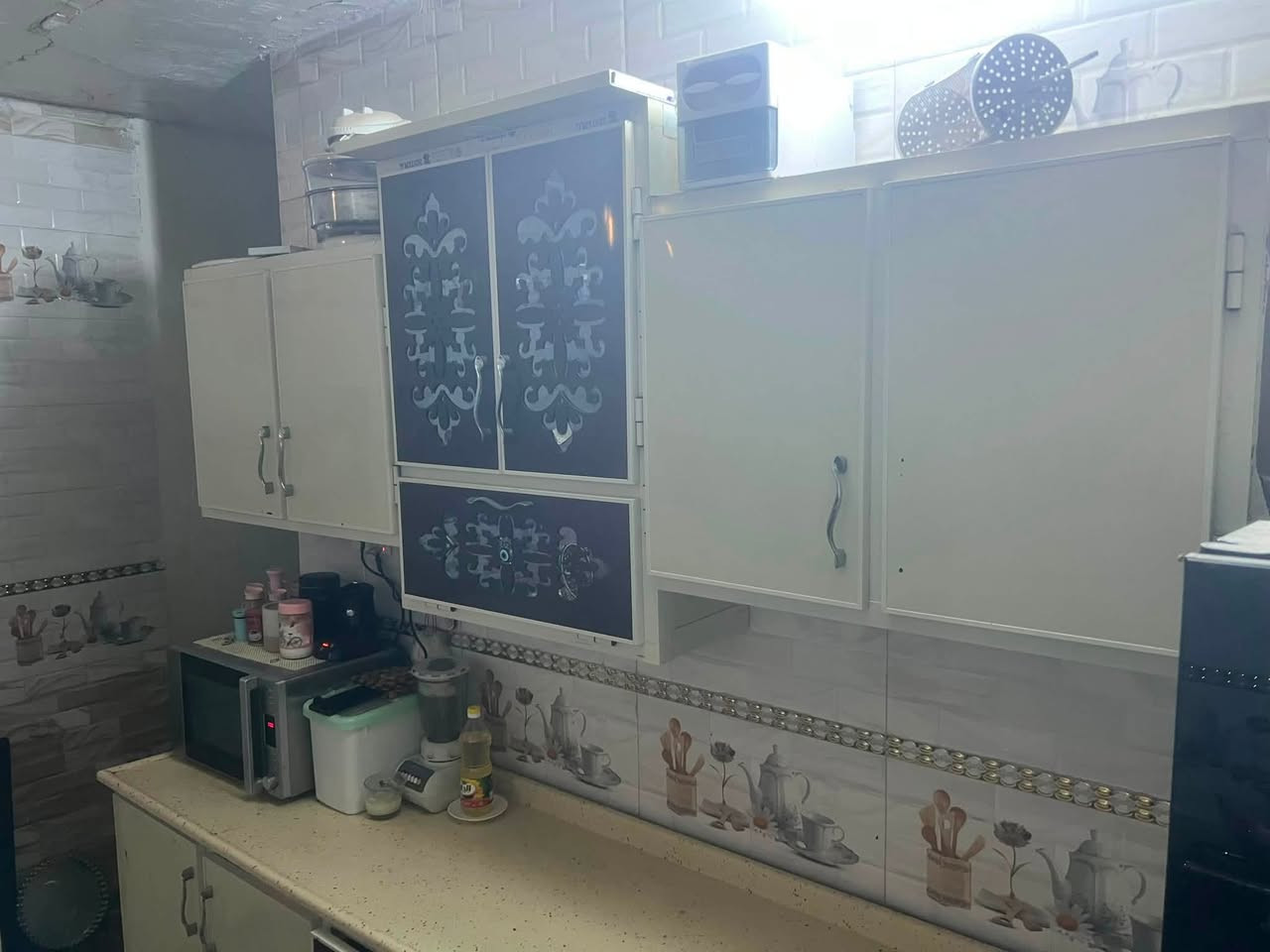 اثاث وغراض بيت للبيع لغرض الشيلة كلهن نضيفات
كاونتر وسنك ، مجمدة ، تخم ، غساله ، فرن ، ميز طعام 
1-الكاونتر  والسنك مرمر نضيف بالكامل مشدود مره وحده بس السنك مالته نقص واحد من الرجلين ويا خلاط اصلي ثقيل خطين سعرة 400
2-المجمدة حجم صغير ما داخلة تصليح ابد تجميدها يخبل سعرها 75
3-الغسالة حجم كبير شغاله تغسل كلشي بس المجفف نقص برغي يسبب هزة بالوزن الثگيل سعرها 75
التخم قطعتين 3 مقاعد كبار وقطعة5-  مقعدين وكراسي ثنين سعرة 400
5  الفرن بعدة جديد شغال بالكامل سعرة 75 
6 ميز الطعام الي يتكبر ويتصغر ويا 4 كراسي سعرة 75
واتساب ***********
مكاني بغداد
