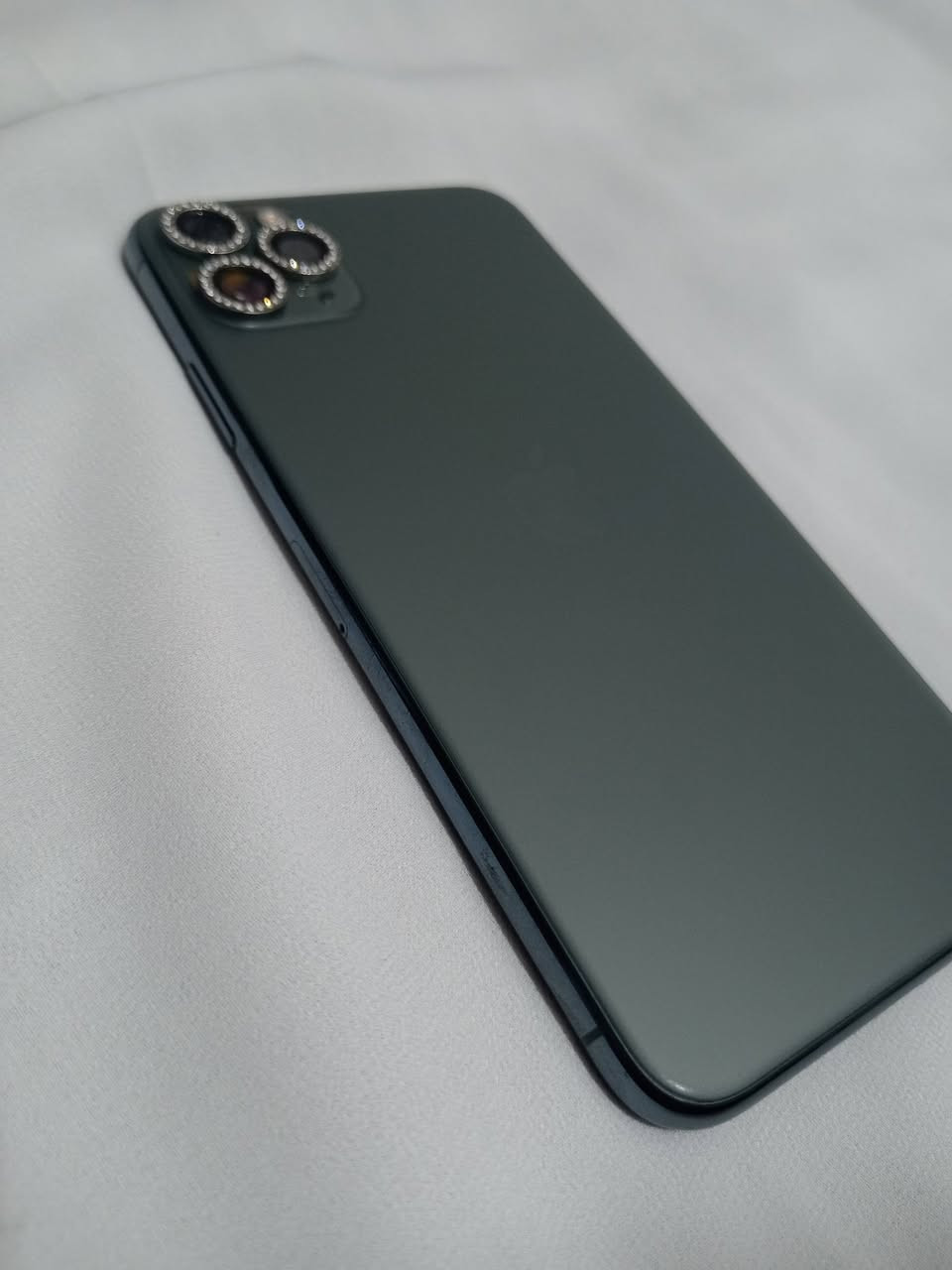 ايفون ١١ برو ماكس ذاكرة ٢٥٦ بطارية ٨٠٪ حقيقي ممبدل بي اي شي ولا مفتوح السعر ٤٠٠ وبي مجال حك الجية ***********
