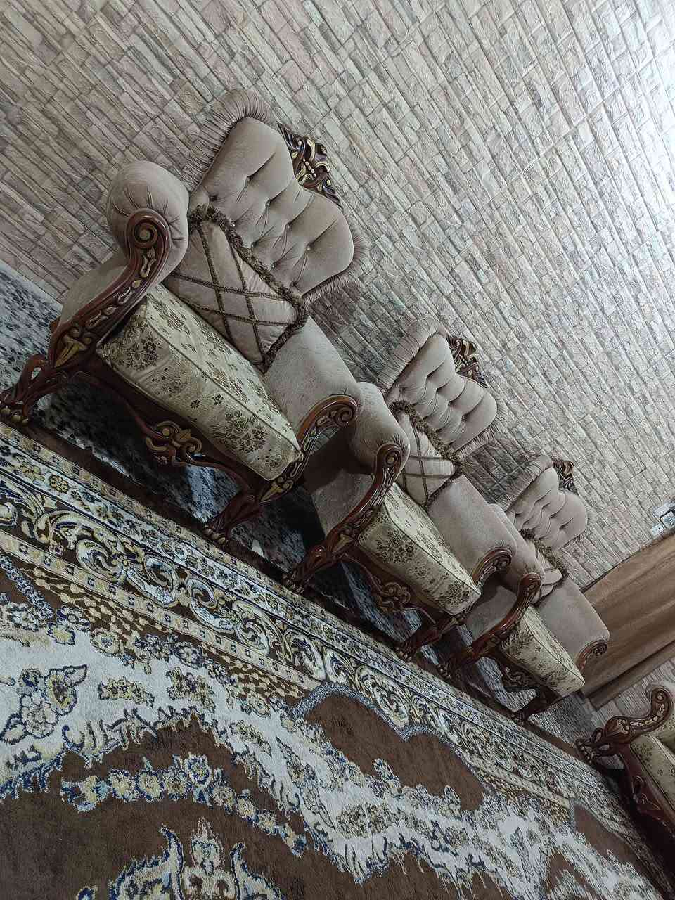 تخم تركي 10 مقاعد نضيف جدا خشب زان الأصلي ***********
