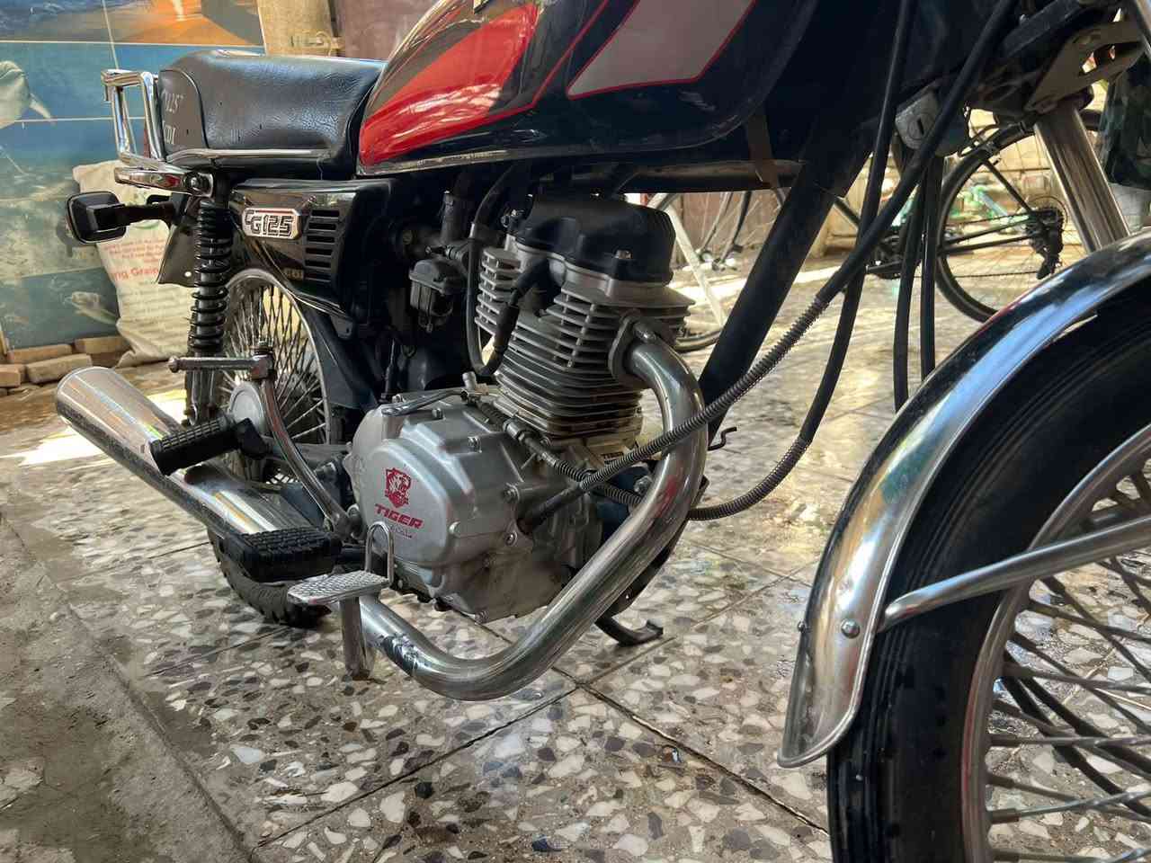 سلام عليكم دراجه ايراني تايكر موديل 2021 دراجه مكينه وكير وضفيره كفاله محد لاعب بيهن ولا طاخيها ب سبانه نقص الدراجه يده مال بريك وكتف مال اشاره  السعر 500 الف  مكاني بغداد كراده  ***********  وجود واتساب هم
