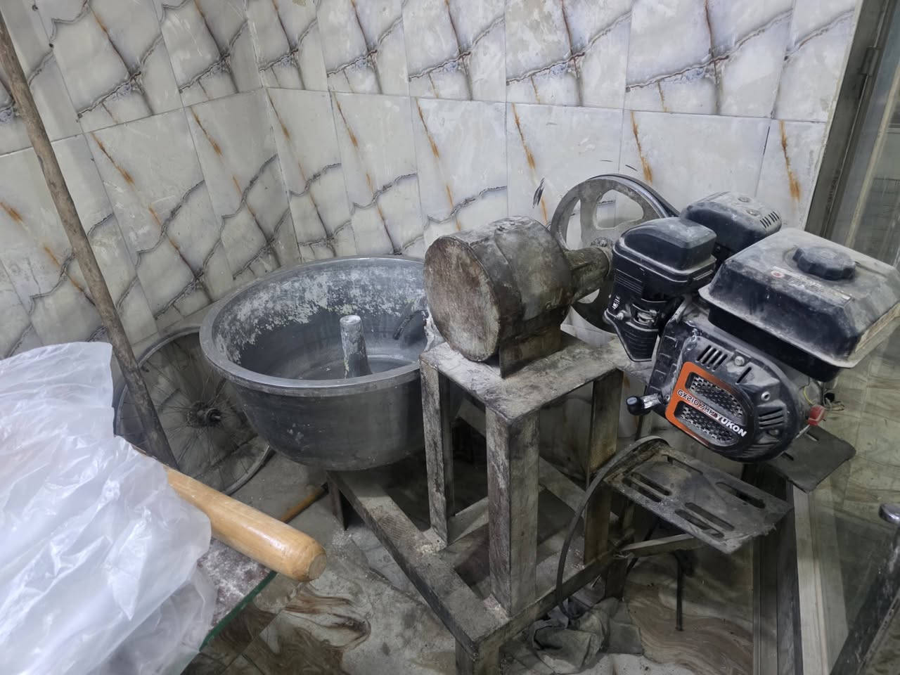 السلام عليكم معمل حلويات كامل للبيت 2 تزكا حديد +فرن ٧ خانات +عجانةعراقي درجة أولى +طاوليات حديد وفافون العدد 50 + صواني زنود 
للتواصل اسيا :‎0773 587 0840
              عراقنا:***********
