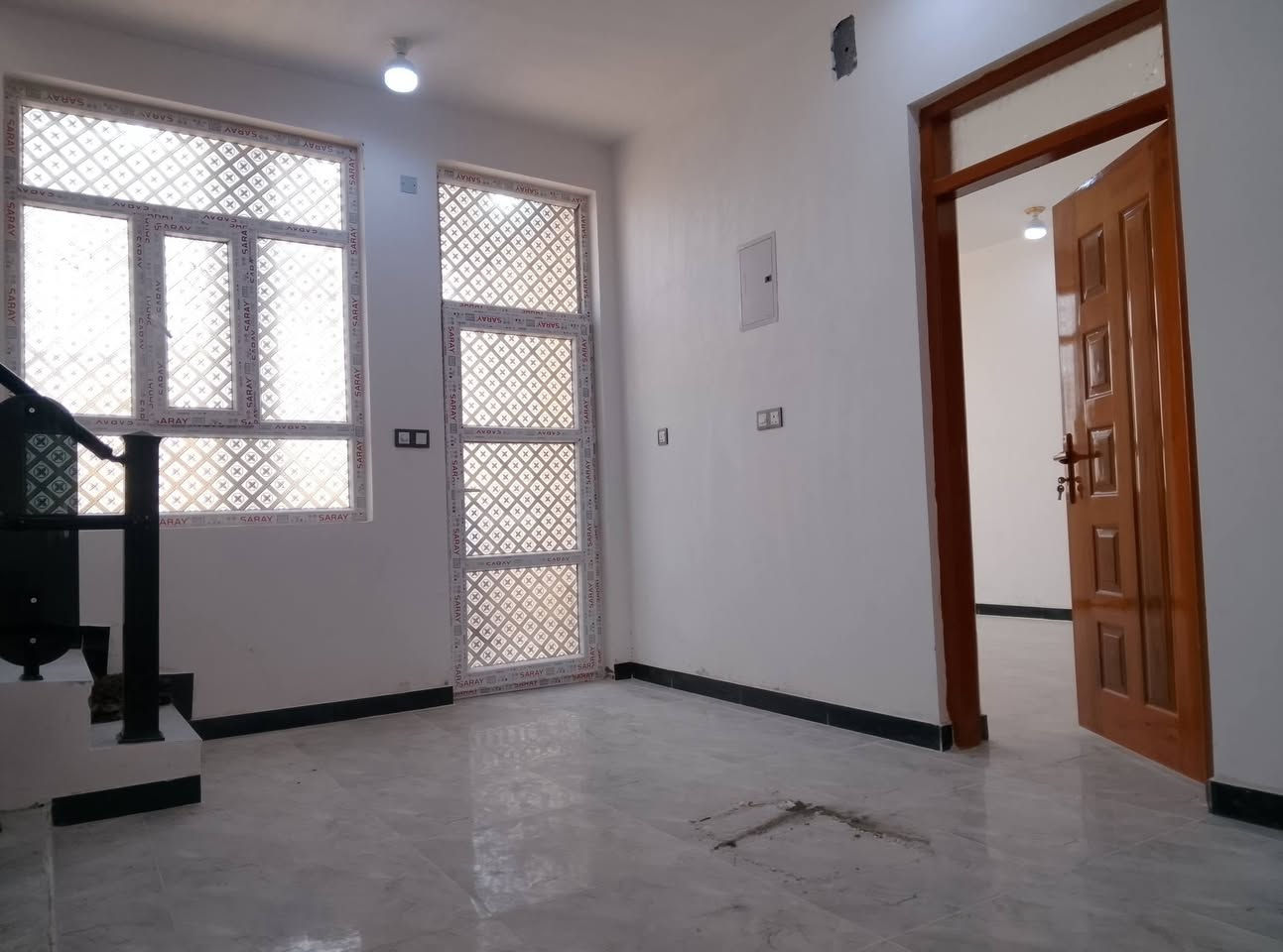 بيت امامي 100م طابقين بناء حديث فارغ شغل درجه اولى ستوه كمل حي الفداء شارع ابو لبنان مقاطعه 22 سعر 155 ستفسار ***********
