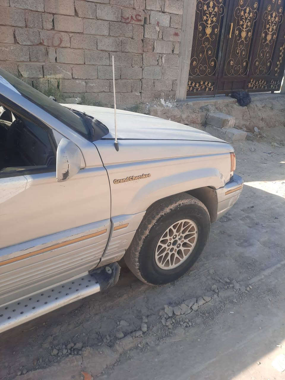 جيب شيروكي موديل 1995
بدون راعي مكينه وكير جديد ففتي حداديه 70 بل ميه سعر18 ورقه الرقم ***********
