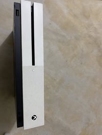 جهاز اكس بوكس وان اس نضيف يجي ويا قرص GTA5اونلاين السعر 140وبي مجال حك...