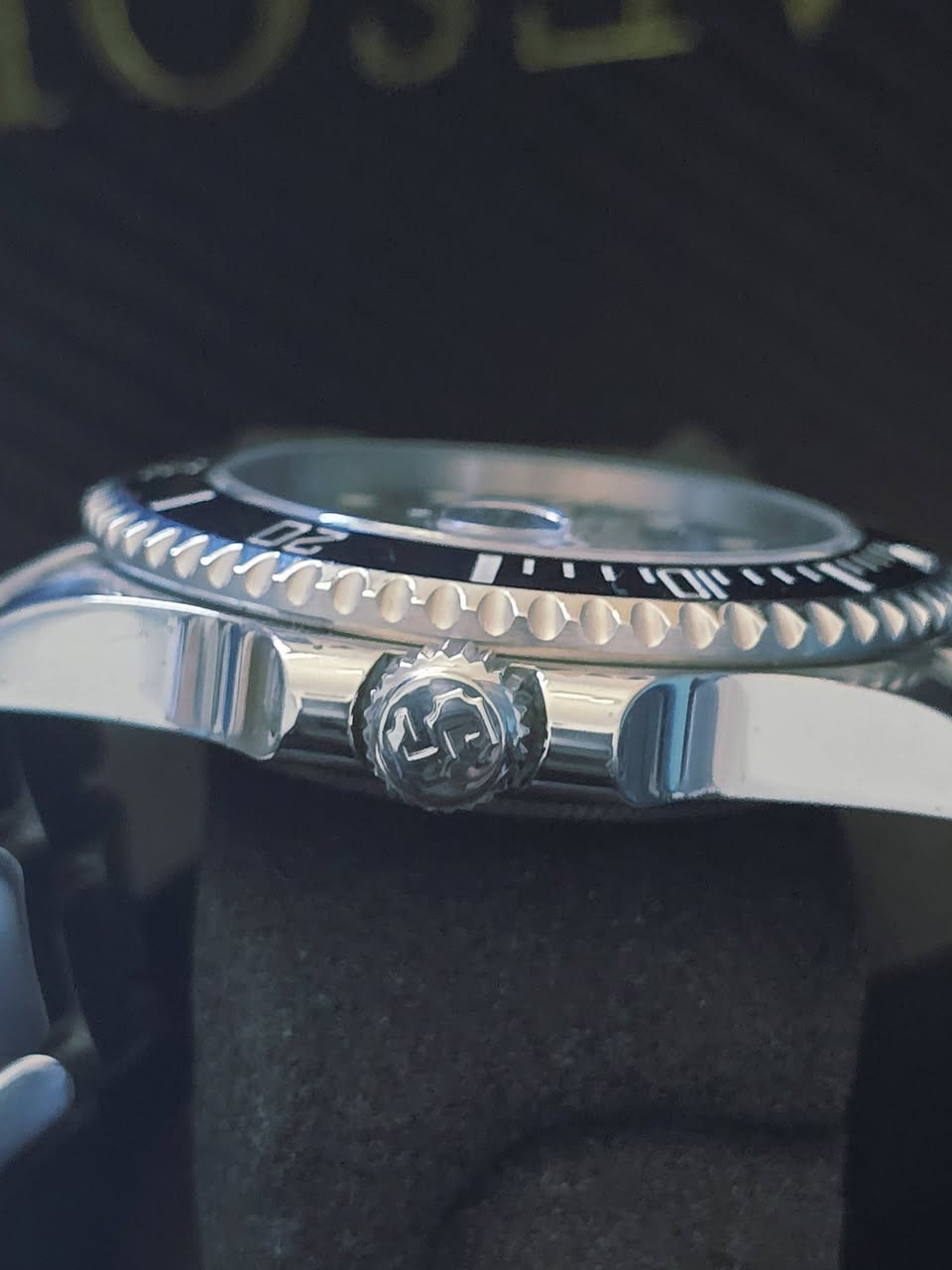 سن مارتن 
اوتماتيك اصلي 
قفل بحري 
جام زفير  أرقام واميال لامينوس فسفوري 
رنك متحرك 
مع العلبه الأصلي 
نظيفه جدا 
قطر ٤٢

المكان اربيل 
يوجد توصيل 
Samer Akeel AlJboory 
https://www.tiktok.com/@samerakeelwatch?_r=1&_t=ZS-92XzzfzgLln


**إذا كنت صاحب هذا الإعلان وتريد حذفه لأي سبب، رجاءا أرسل رسالة إلى الدعم الفني**