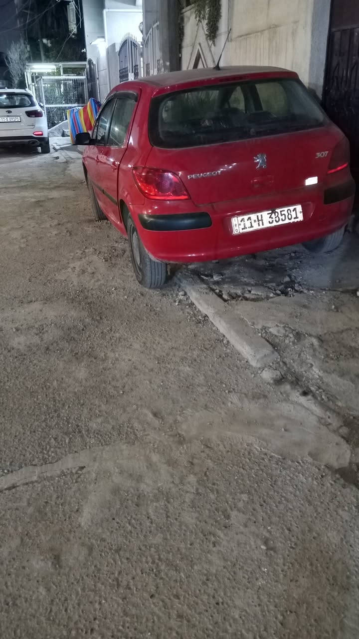 السلام عليكم بيجو 2005موديل 307للبيع سنويه بسمي  صالحه لسنه 2029 رقم انكليزي هزه جديده صار شهرين.سياره نضيفه
دوشمه جديده مع ارضيه
تخم تايرات اربعه جديده وصل موجود مع ضمان سنه صار عشر ايام على الشراء بدون غرامات مروريه.
راديتر جديد
باور جديد
مشط جديد
كيس زيت جديد
راديتر تدفئه جديد مع تبريد
شاشه مع راديو
كاميرا خلفيه
لاتنقيص ولاتبخير باتري جديد كهرباءيات كله شغالة بسمي تحويل ثاني يوم 
رقم بغداد السعر 60 
مكان السيارة الحرية مقابل مخازن الجاي
***********
