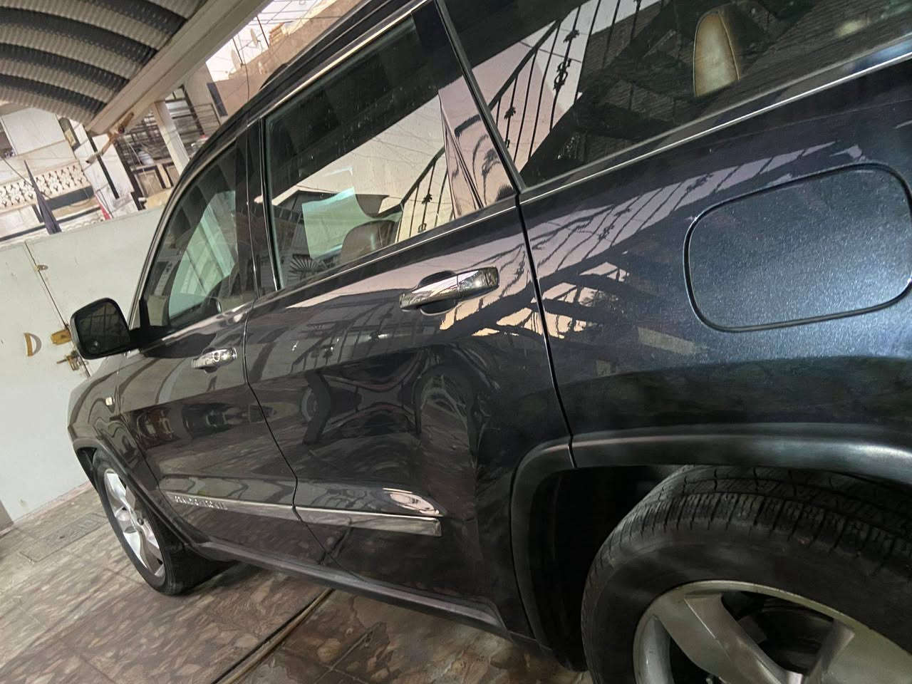 السلام عليكم 
جيب 2013 اوفرلاند خليجي
ماشيه 134 الف كيلو 
السيارة كفاله عامة 
المواصفات:-
جكات
بنوراما
خزن ميموري
زراكات لايت 
ستيرن كهرباء
لايت زينون 
كراسي جلد + كهرباء
دفع رباعي
كراسي تدفئة وتبريد 
صندوق كهرباء
تشغيل عن بعد 
مري كهرباء 

شاشة كبيرة 
السعر 200 وبيها مجال بسيط
*********** بغداد, العراق
