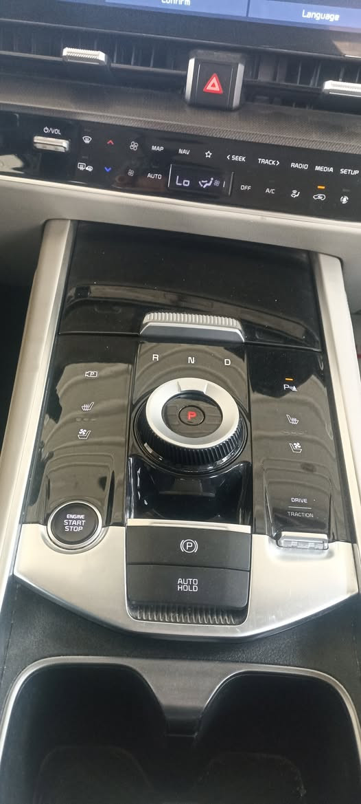 سبورتج خليجي موديل 22 باسمي ماشية 26 الف كيلو متر ...اهم المواصفات  محرك 2000 هايبرد كير ماوس صندوق كهرباء مع خاصية فتح الصندوق تلقائيا عند الاقتراب منه ثلاث بصمات المقاعد الامامية كهرباء تدفئة وتبريد مع ذاكرة خزن وضعيات جلوس للسائق والمقاعد الخلفية تدفئة المقاعد  جلد المقعد الامامي من جهة السائق يمكن تحركة من الخلف بواسطة زر حاص كير ماوص شفتات استيرن شاشة متصلة تبريد لمس قطعتين تبريد . اربع كامرات 360درجة حساسات امامية وخلفية اربع رادارات من كل الاتجاهات مانع تصادم خلفي وامامي تتوقف تلقائيا عند الاقتراب قيادة ذاتية تحديد المسار كروس سرعة زجاج الابواب دبل لمنع الضوضاء بانوراما اوتو لايت .. المري الجانبية فيها هيتر لمنع ضباب وفيها حساس عند الاقتراب من السيارات اوتو هولد اربع وضعيات للقيادة مانع انزلاق هندبريك دكمة الارضية تم تغليفها جلد شاحن واير ليس ساستم صوت مع دمام  8 ايرباك... الخ السعر 35 مليون  وبية مجال بيع او مراوس 

عنواني بغداد زيونة ***********
