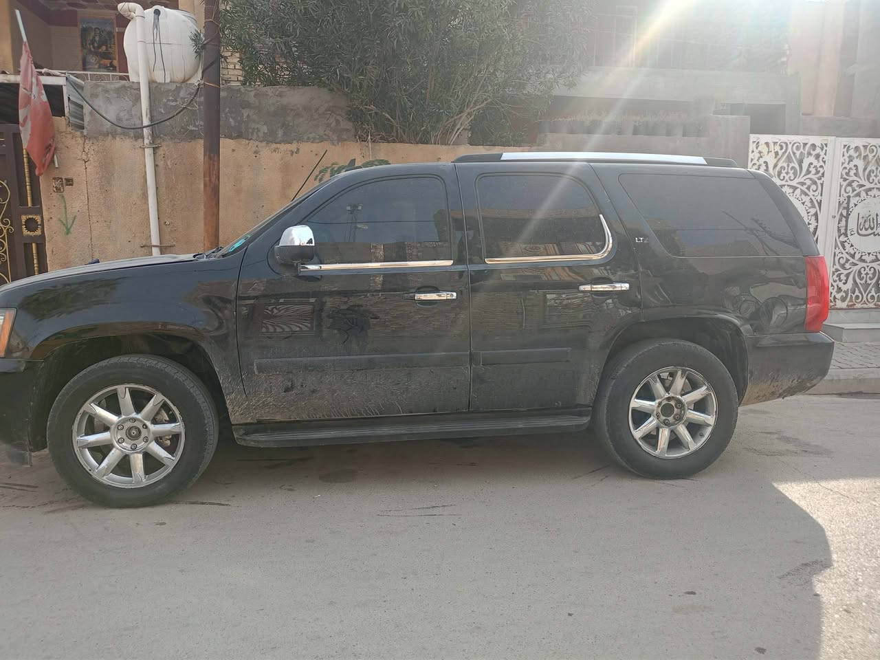 السلام عليكم تاهو بدون بتره فول مواصفات LTZ سياره خير من الله كير ومحرك كفاله تايرات انضاف باتري جديد كهربايات كله شغاله كصه جنطه وشغل درجه اولى شرط رجأن بس الشراي يتصل *********** اتصال بالرقم مكلف بلنشر بيع او مراوس حسب القناعه السعر 60 وشراي  يدلل
