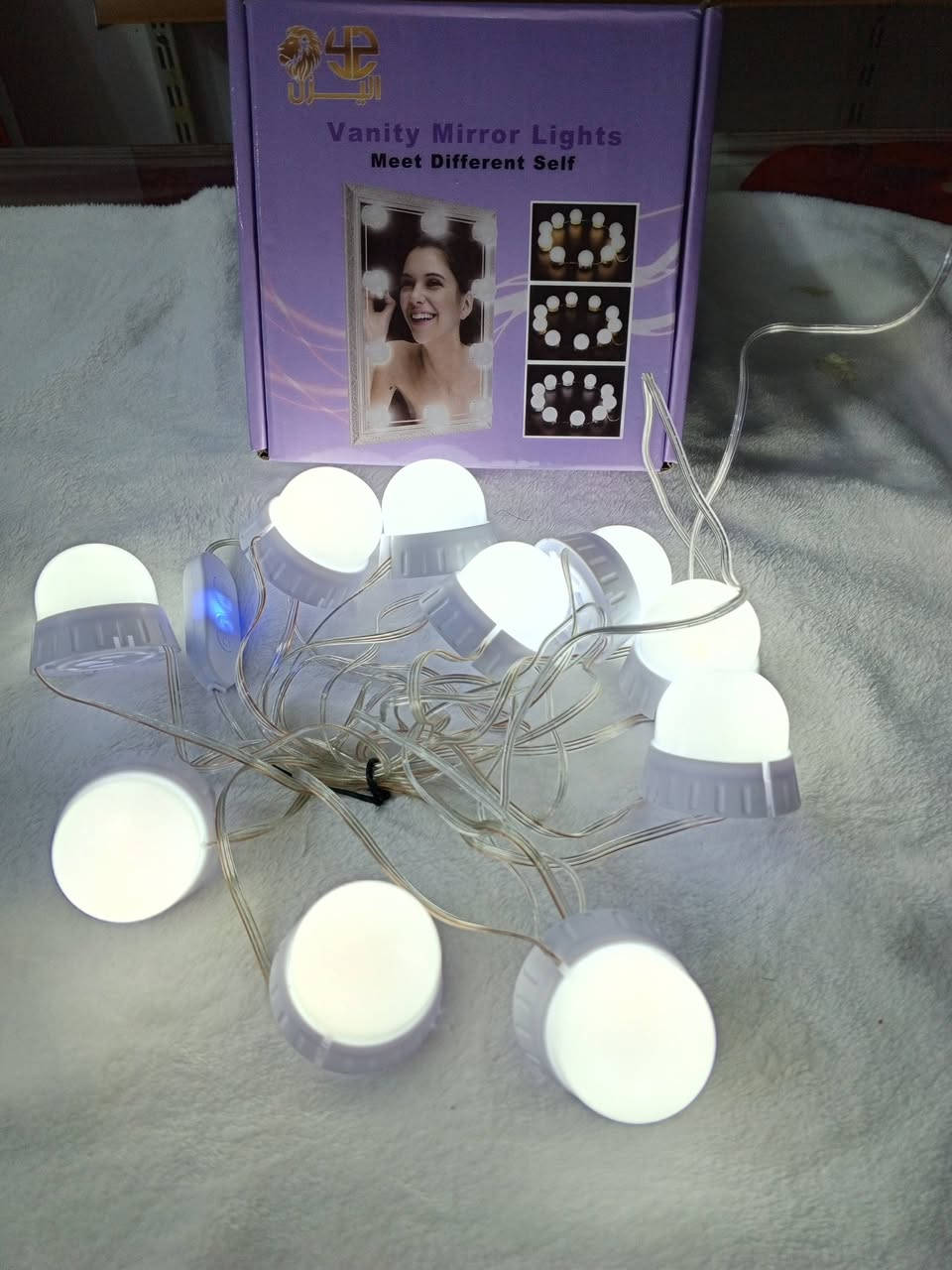 ضواء مرآة الزينة (Vanity Mirror Lights) هي مجموعة إضاءة LED مصممة لتركيبها على أو حول مرآة المكياج لتوفير إضاءة مثالية.

حجز والاستفتسار واتساب 
***********📱
يوجد خدمة توصيل 🚕 
محافظات 5 الاف 
بابل المسيب 3 الاف 
المسيب حي العسكري 🏍️ مجاني
