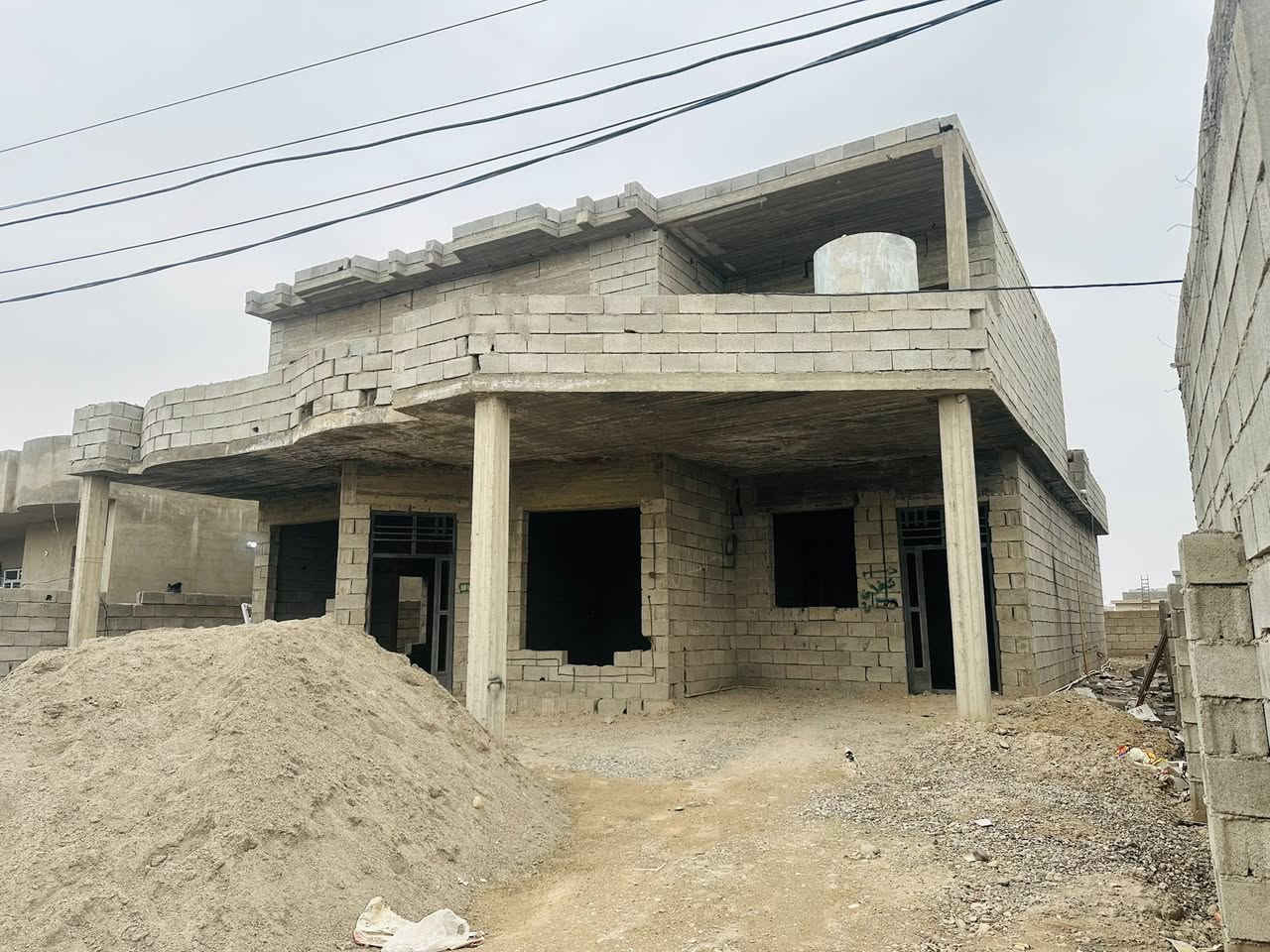 على طريق شارع الزيتون قبل قاعه الدلشه للفواتح
هيكل طابقين اربع غرف وربعه ومطبخ وهول ومجمع صحيات واحد بالطابق الاول واحد بالطابق الثاني والاخر خارجي  ومأسس مجاري وكهرباء وبوب وشبابيك وتبليط بسعر جداً جداً بسيط  كل سعر خارج منشورنا مانعترف بيه اتفضل للاستفسار ***********

كل الخدمات متوفره مدارس تبليط مي اساله انترنيت بيت صحي كلشي يمك كل ماعليك مجرد ترسل رساله واتشوف السعر 

📩📮
