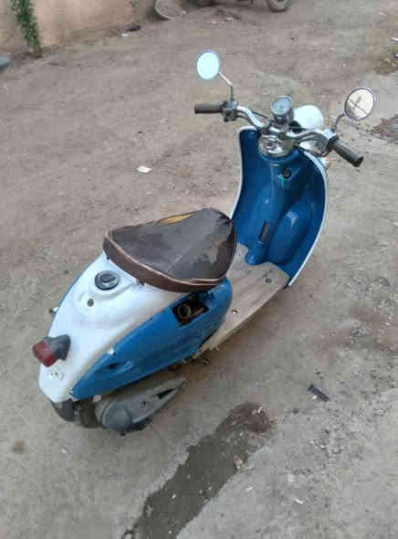 كلاسك عبدالحليم محرك بلادي اخرس شلعة ومعدل ،، تشتغل هندر ،، اكسل نظيف نقص كلوبات اشاير وكلوب لايت وباتري  وسبرنك ستاند  السعر ١٧٥  العنوان بغداد اعظمية السبع ابكار *********** وتساب
تطلع تراي تقتنع بالخير عليك ما تقتنع اهلا وسهلا
