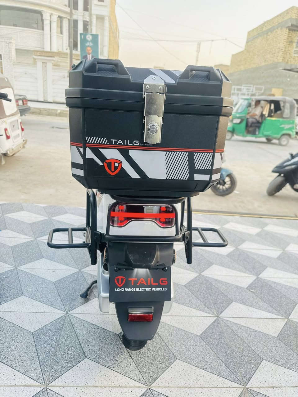 يا لله تم موصول 
حاوية دراجات 
تايلج 8 بطارية 🔋 
52 امبير … 96 V 
تقطع مسافة 120 كيلو 
الوكيل الحصري في ذي قار 
معرض تايلج 
ذي قار.. رفاعي 
*********** 
الموقع المعرض 
شارع الاطفاء
مقابل مدرسة ألاوائل
