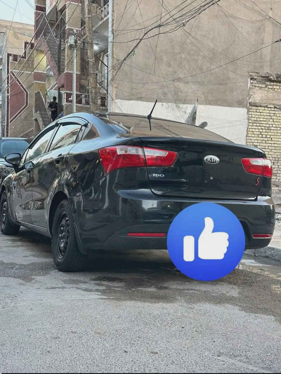 اسلام عليكم ورحمه الله
كيا ريو موديل 13 خليجي 
لو اسود بيها باردات فقط السياره حلوه ومرتبه 
كير ومكينه 1600 دوش فول نشطه 
عليه ادامه نوزلات وبلكات فيت بم عبوه تخم استيرن شاشه اصليه ولسياره ناعمه وحلوه رقمه بغداد مشروع وطني سنوره وهسه جديده ولوحات جدد والسياره موجوه بغداد السعر 85 وبيه مجال ورقمي 
***********
