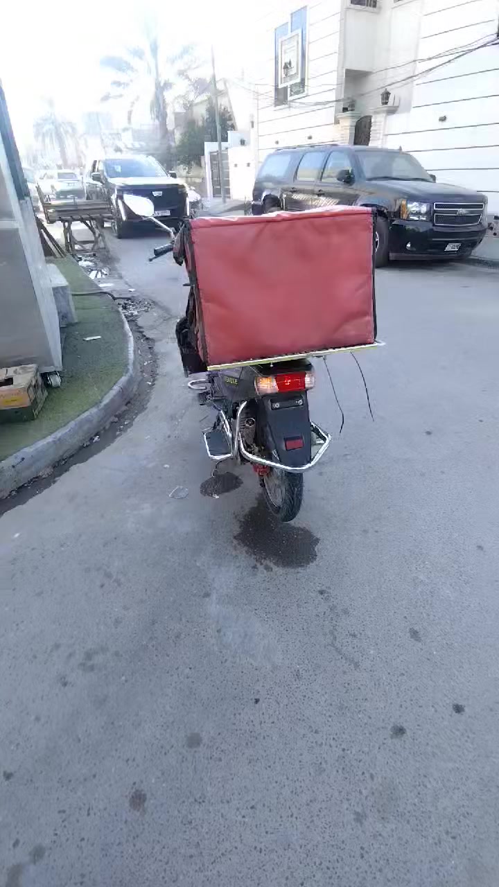 🔋🚲 دراجة كهربائية للشحن – قوية و اقتصادية
تعبت من البنزين و المصاريف؟
هاي الدراجة الكهربائية حل عملي لكل توصيلاتك اليومية 👇
✔️ مناسبة للطلبات و التوصيل و الشغل اليومي
✔️ ما تحتاج بنزين – شحن كهرباء فقط
✔️ تتحمل وزن عالي + صندوق خلفي كبير
✔️ صرفها شبه صفر
✔️ تمشي بكل هدوء و بدون صوت
✔️ تتحمل الشوارع المكسرة
⚙️ المواصفات:
بطارية قوية قابلة للشحن
سرعة تقريباً 40 – 50 كم/س
مسافة مشي بالشحنة: 40 – 70 كم (حسب الاستخدام)
وقت الشحن: 4 – 6 ساعات
إنارة LED أمامية قوية + إشارات
بريكات قوية أمان عالي
ستاند جانبي + مرايا + حامل موبايل
💰 توفر عليك شهرياً فلوس البنزين 💼 أفضل خيار لأصحاب الدليفري و المحلات
📩 للاستفسار خاص
اكو بيها ملاحظات بسيطه م تكلف تقريبا ٣٠ او اقل وياها شاحنتها تشحن سريع+ تاير جديد هذا رقمي ***********
