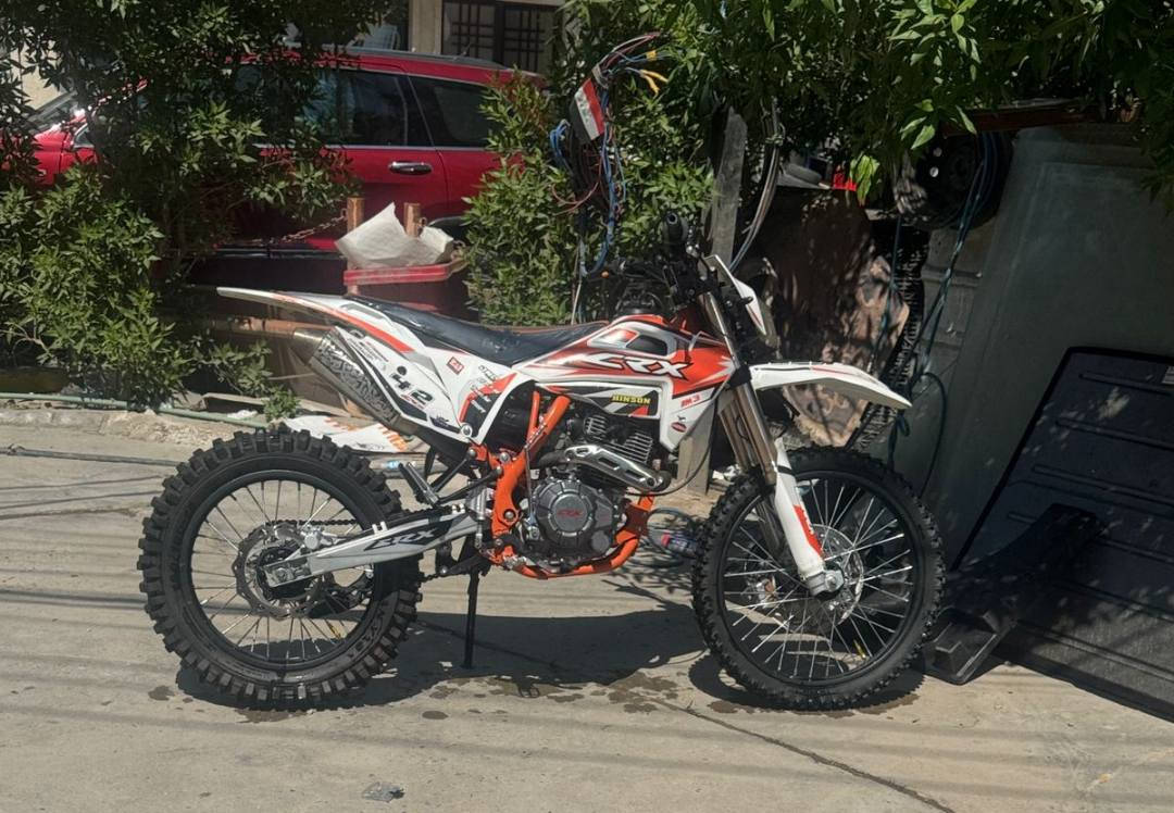 CRX 300CC
الدراجه خير من الله نضيفه وحلوه تريد بس جناي 
مكفوله كير ومحرك تجي تفحص وتروح السعر 1600 و العنده مراوس يطبلي خاص مكاني بغداد بغداد الجديده ***********
