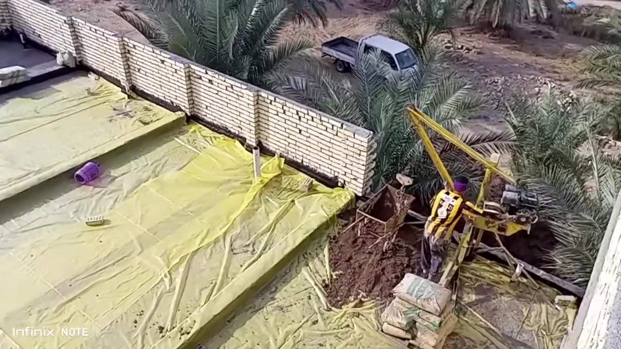 السلام عليكم ورحمة الله وبركاته
#أحمي_سطحك

إخواني الكرام، نحن فريق متخصص ومستعدون لتطبيق كافة أنواع السطوح بأعلى جودة واحترافية. شغلنا يتميز بالدقة والالتزام بالمواعيد، ونقدم لكم خدماتنا كما يلي:

### خدماتنا:
1. **#كرسته_وعمل**:
2. **#بس_عمل**:

### خطوات العمل:
1. **فرش طبقة من النايلون الزراعي**: بحجم 6 وسمك 1.5 مم لعزل السطح وحمايته من الرطوبة.
2. **تصعيد المواد**: نقوم بتصعيد التراب وتصليطه بشكل صحيح، ثم تصعيد الطين وتطبيگ الفرشي.
3. **تشريب بالجص**: وتكحيله بالإسمنت، ثم فرك وكنس السطح بشكل دقيق.
4. **رش السطح بالماء**: 

### التواصل:
للحصول على خدمتنا أو للاستشارة المجانية، يرجى التواصل على الرقم:  
***************

### ملاحظة:
نحن نقدم استشارات مجانية لضمان حصولكم على أفضل النتائج. لا تترددوا في الاتصال بنا لأي استفسار أو لطلب الخدمة.

ومن الله التوفيق والرزق للجميع إن شاء الله.  
نحن في خدمتكم دائمًا.
