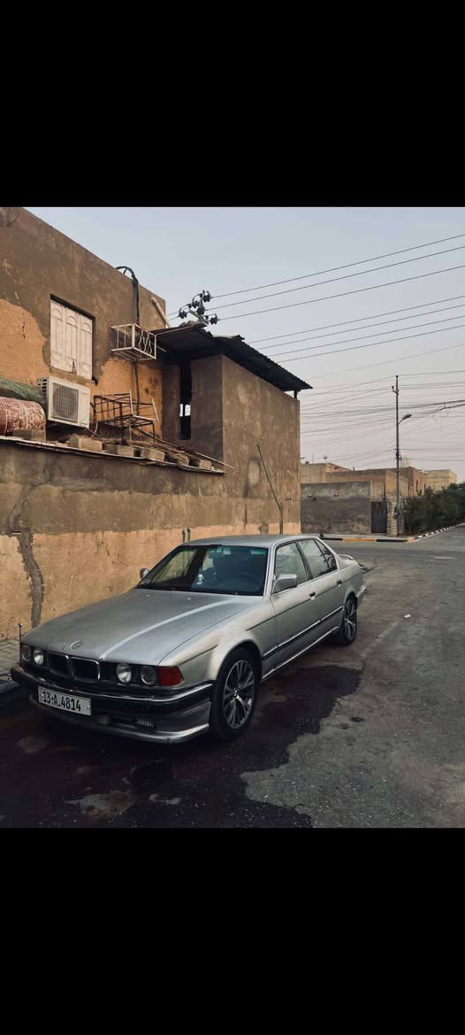 سلام عليكم بي ام حجم 735 محوره فيفيتي مكينه وكير حلوات شلعه ومعدل فول سياره حلوه كهربايات شغاله حداد 70 بلميه رقم دولي وبسم صديقي سياره جاهزه ترايك وين ما تريد  ومكانه بصره زبير مراوس بمحور كرسته مارك نفخ او بيع ب38  *********** البصرة, العراق
