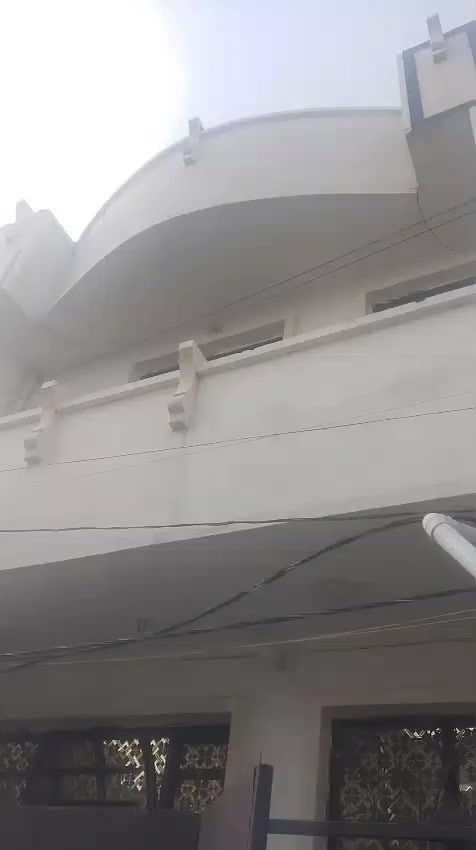 السلام عليكم يوجد بيت بسويب زراعي للبيع مساحه ٥٠ متر نضيف كلش واضح بالتصوير ابكاع رائد حميد  التواصل مع صاحب البيت على رقم موجود  ***********
