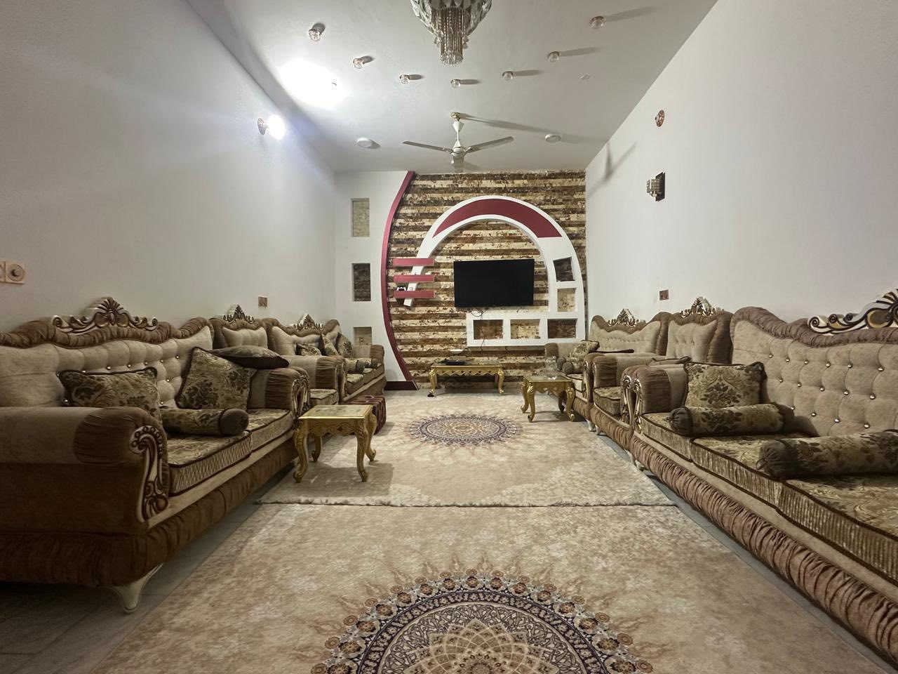 السلام عليكم
بيت للبيع في منطقة حي الحرية
خلف مدرسة الاميرات مباشرة
بناء درجة اولى
المساحة ٣٠٠ متر
يحتوي على غرفتين وصالة ومطبخ واستقبال

للاستفسار ***********
