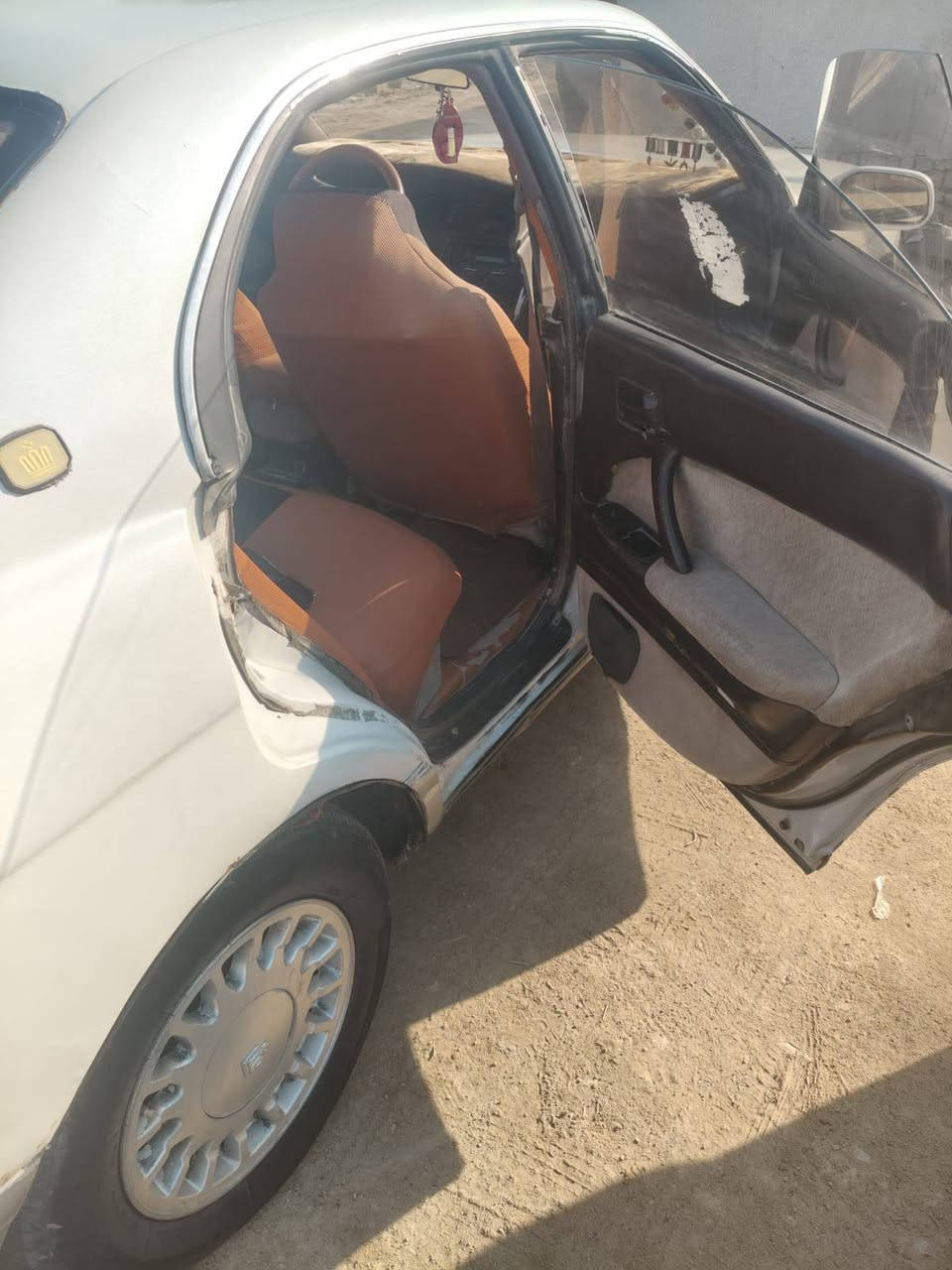 السلام عليكم 
سياره بطه منفصل موديل 93 بسمي رقم نكليزي سياره بيه ضربه خفيفه بل جملغ خلفي مصيوغه عام الجماليه السعر 45 وبيه مجال 
الاستفسار اتصال على رقم *********** يوجد واساب
