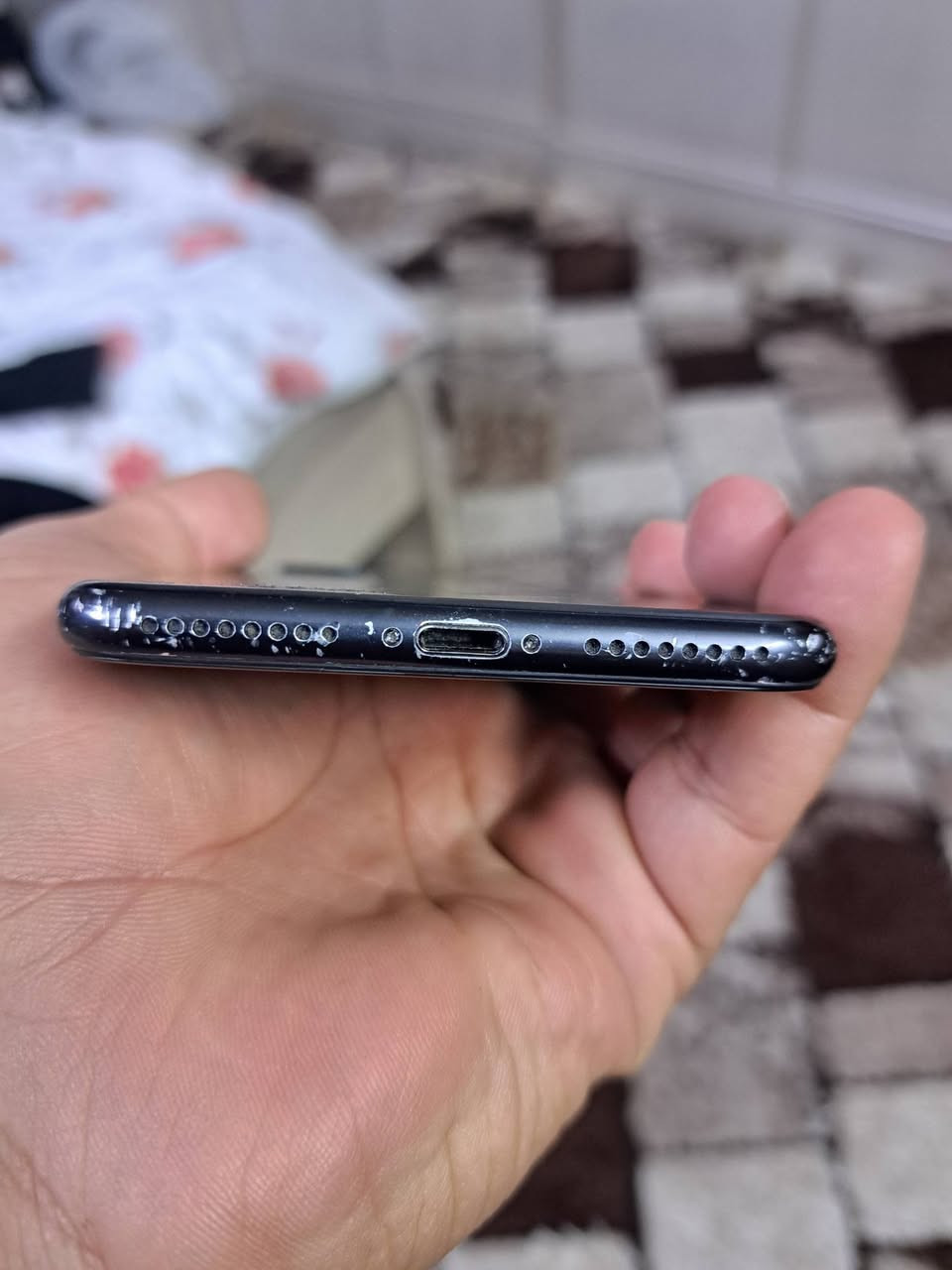 ايفون ٧ بلص ذاكىة ٣٢ بيه فطر بالبلازمة شغال سعره ٤٠ الف
***********
