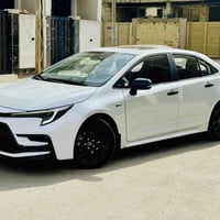 كورلا هايبرد 2025 فئة (S) ابلاك ادشن ماشية 6 الاف زيرو لون ابيض صدفي ف...