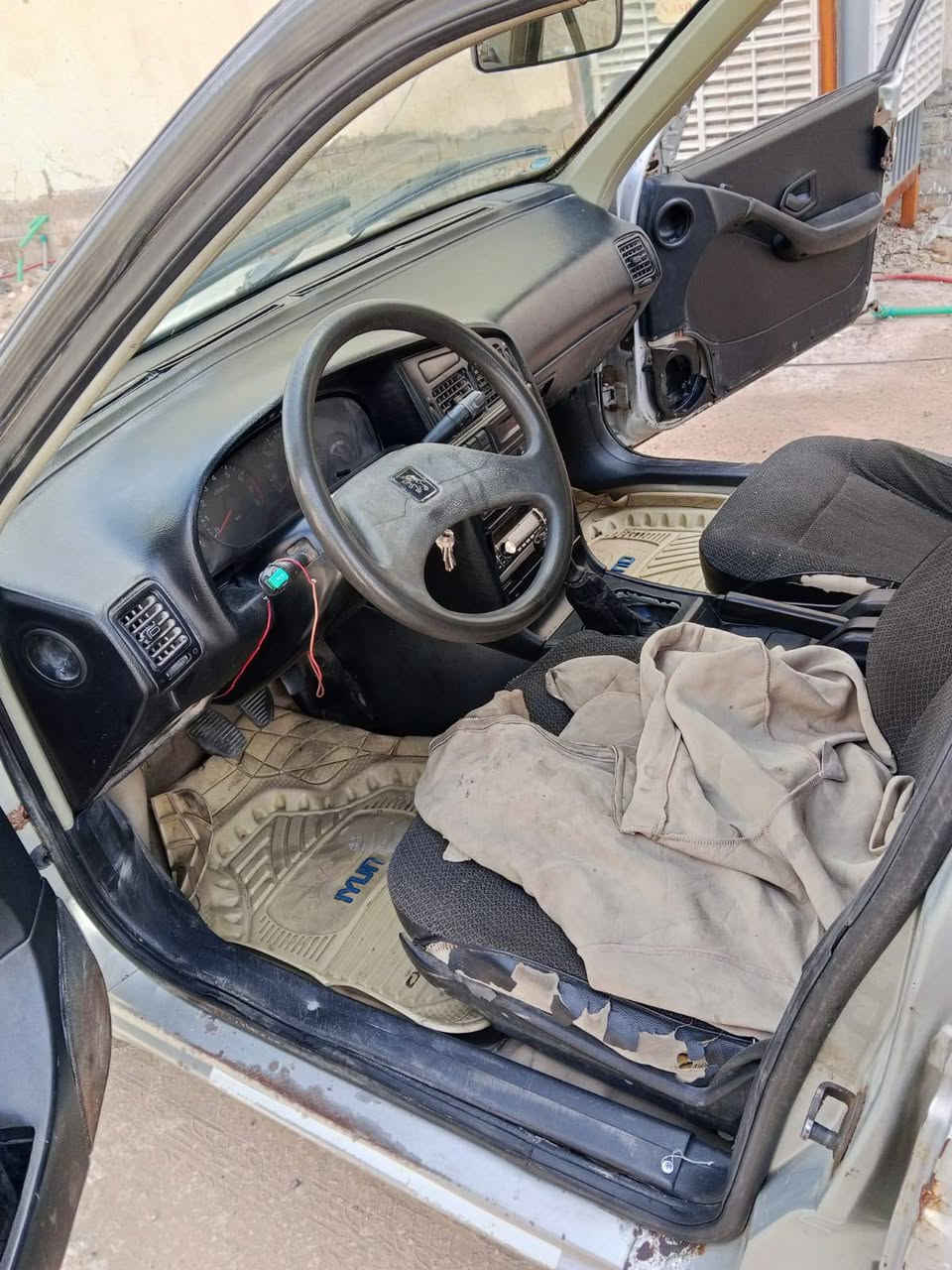 بيجو روى 2009 للبيع
14 ورقه وبيها مجال مكان النجف  السياره باسمنه 
***********
