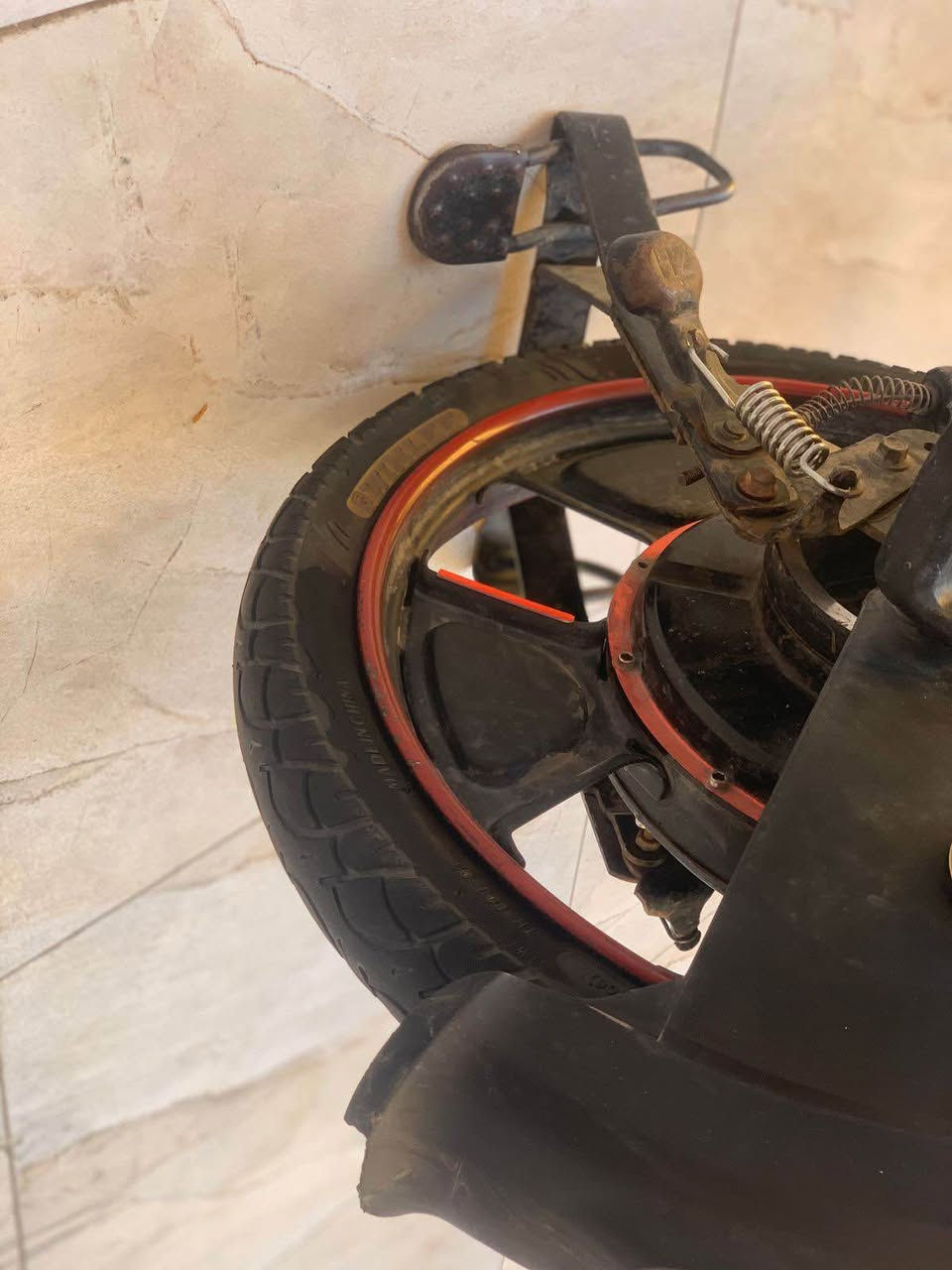 دراجة شحن ماركة HIS نظيفه كلشي شغال بيها مجرد  بطارياتها تعبانه ابيعها جوه السوك ب 90 الف قفل مكاني بصره قضاء شط العرب واتساب *********** البصرة, العراق
