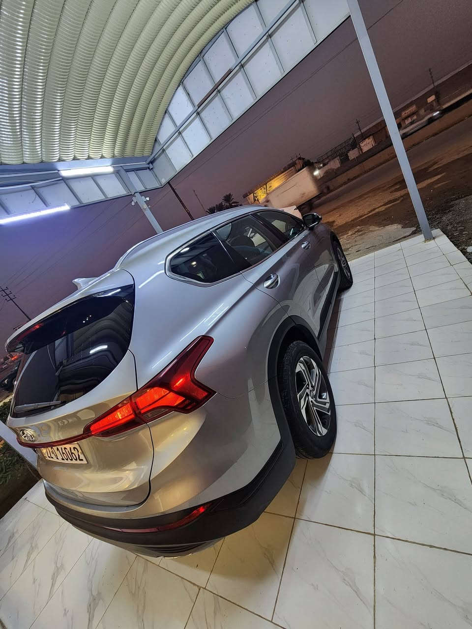 سلام عليكم مكلف بلنشر بيع مستعجل اي استفسار الاتصال بلرقم مال صاحبه جوه 
 هيونداي سنتافي ٢٠٢٣ وارد امريكي
حادثه حافه بنيد ودعاميه وبيه بارد قليل بلجاملغ سايق فقط بدون اي دواخل وبدون ايرباك وصور حادث بلمنشور 
 مواصفاته ماشيه 59 مايل
بصمة تشغيل +ابواب وتشغيل عن بعد 
محرك ٤ سلندر ٢٥٠٠GDI تنفس طبيعي 
5 راكب 
تبريد قطعتين كشن كهربائي سايق اشاير بلمري شفتات بالاستيرن مودات قياده جنطه كهرباء تدفئه بلكشن كامره دواره شاشه كبيره تحكم استيرن جهتين
جنطه كهرباء وباقي مواصفات معروفه
 رقم اربيل الدولي تحويل مباشر
 مكاني بغداد قرب علوه الرشيد يم القوس 
اي استفسار _ ***********
    ***********
