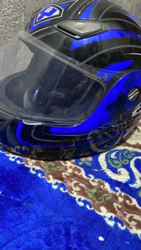 خوذه دراجه جديده مامستخدمه لبيع 60وبيها مجال بسيط  07727243519