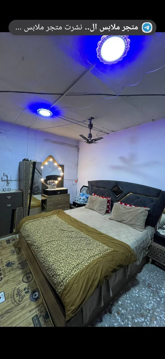 السلام عليكم بيت للبيع مدينه الصدر الدورقطاع ٤ بدايت شارع الفلاح ثاني بيت عن الشارع العام بيت جاهز للسكن المساحه ٤٨ بنا عكاده ***********
