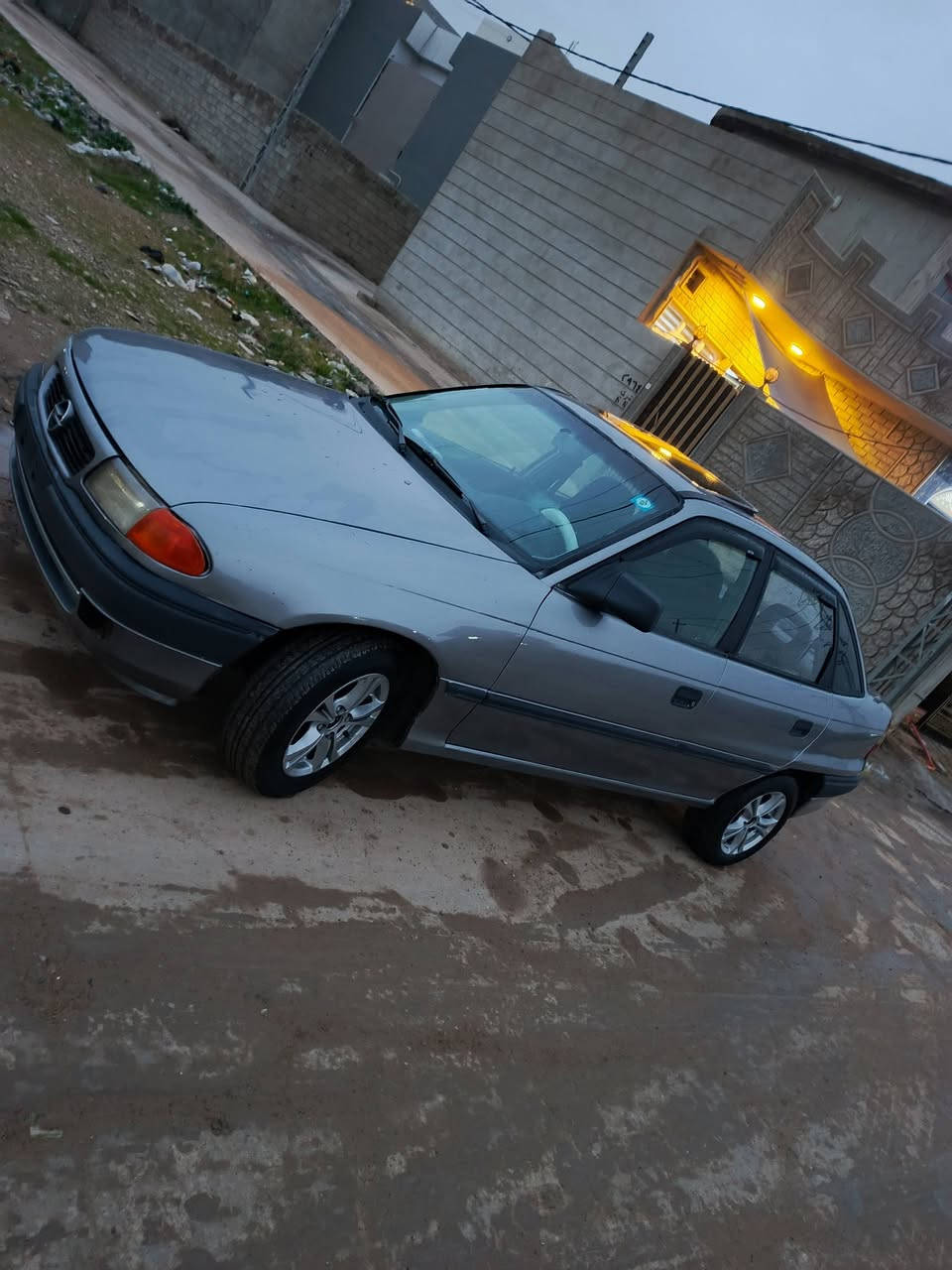 #السلام_عليكم 
#استرا_93_حجم_16_ستيرن_بور_سقف_سلايت
سنويه 31 تنتهي 
هزه جديده 
كوبون بانزين (ورقي) 
#رقم_نينوى_مسطره 
انا الشرعي تحويله كامل يكلف تقريبا 120 الف 
صبغ عام جماليه  وبيها تلقيطات معجون
غرفتها جديده 
#س_ع_ر_48_وبيها_مجال 
شراي خابر 
مكاني موصل ايسر 
***********
