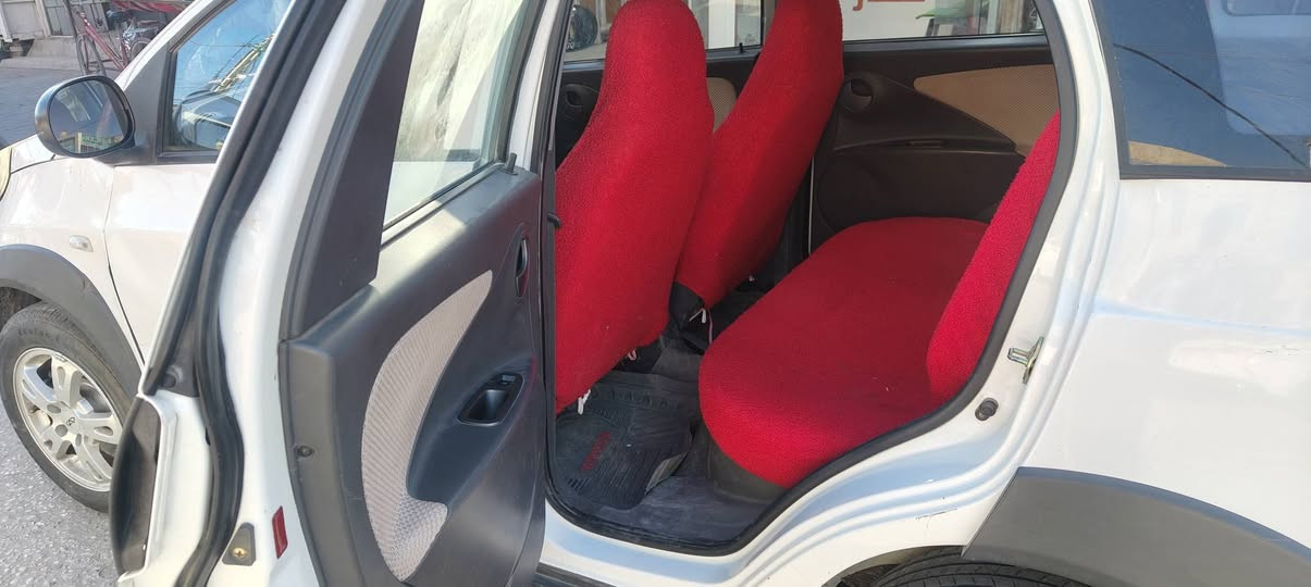 السلام عليكم عندي شيري x1 2014  لون ابيض تبريد ثلج تدفئه دواخل نضيف السياره بلاديه بيها دحجه باب السايق فقط والباقي شغال كله من طول لطول حداديه مسويها كلها تايرات جدد والسياره بدون غسل . علما السياره استلام شركه مامطلوبه ولا الف معامله كامله بيها بس لوحات ممستلميهن السيارة اصوليه يحتاج بس تسجيل اني مافارغ اركض بالمرور ملتزم بعمل باقي التفاصيل خاص مكانها نجف مشخاب ***********
