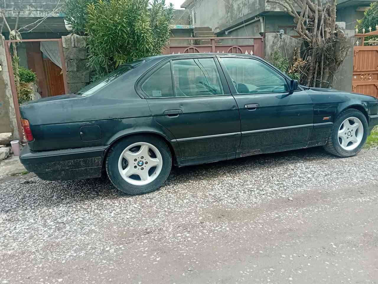 BMW1994
٥٢٥ تۆماتیک 
4جام کارەبا
تەبرید ساردو گەرم 
٤ تایەو ویلی لۆک
شلەمەنی کامل گۆڕاوە
بێ دەعمو لێدراو
بێ تەقەو ڕەقە
 سەیارەکە لە هەڵەبجەی شەهیدە
سعری ٣٤ معامەلەیەکی کەم
*********** ڤایبەرو وەتسئەپی لەسەرە
