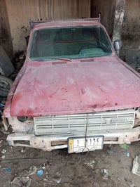 سيارة تيوته82 كشرها تعبان محركها شغال الشاصي زين اكسن مكفول بيها وكاله...