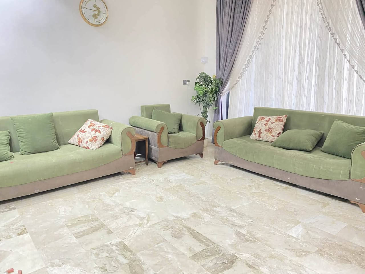 تخم عشر مقاعد للبيع سعر 300
للاستفسار الاتصال على الرقم***********
