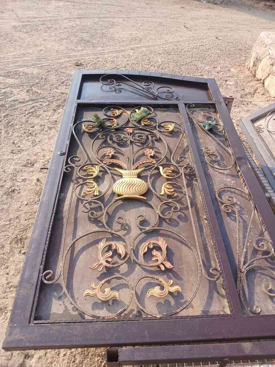 باب حوش للبيع تزكام ثقيل السعر 300 المكان بابل الحمزه الغربي ***********
