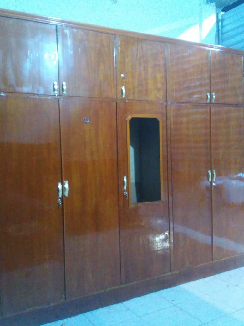 كنتور أحطاطه خمس أبواب طابقين مستخدم نضيف العنوان البوفراج قرب مدرسة البسمة الأهلية السعر 375رقم الهاتف ***********
