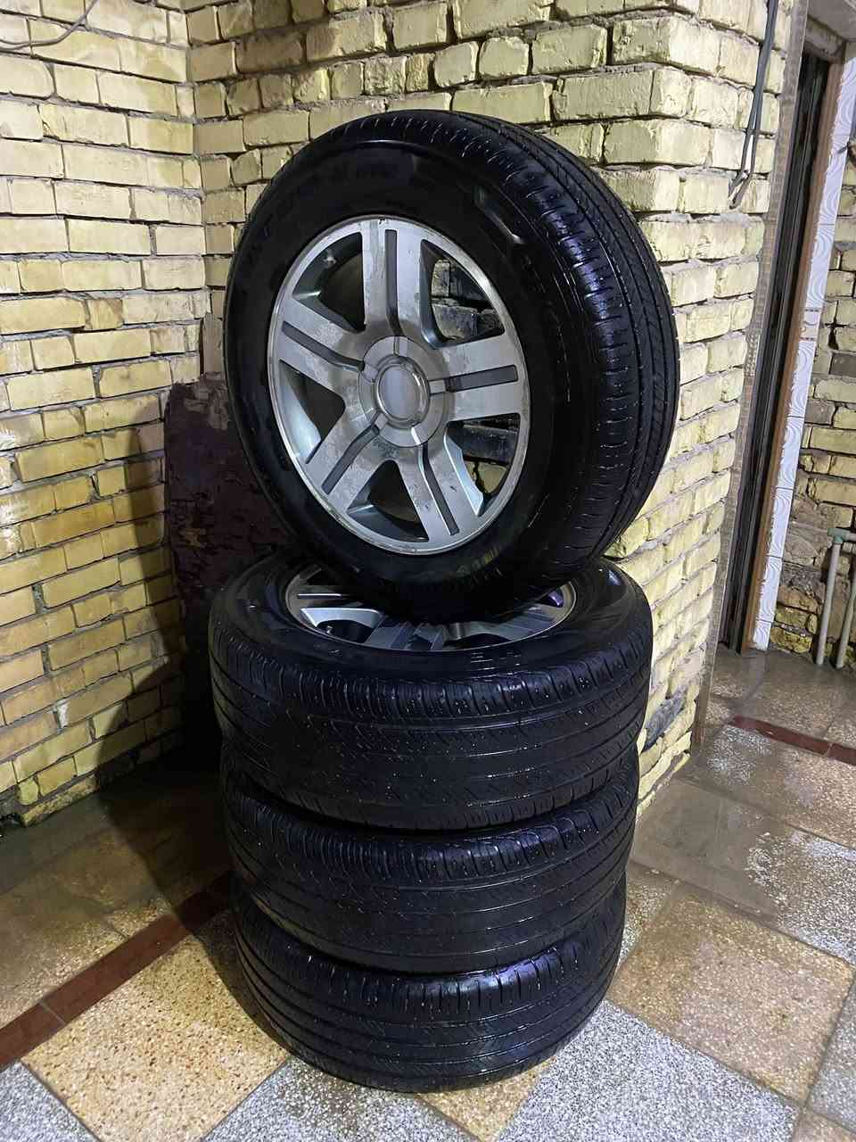 سلام عليكم تخم تايرات كامل مع ويل حجم 20 نوع تاهو  تايرات نضافه 80 بلميه قيلل ماشي بيهم شوفت عينكم 

السعر 700 مكاني العماره ميسان 
تواصل وياي بلخاص او تصل على الرقم

***********
