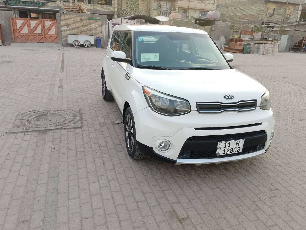 سلام عليكم من رخصت لادمن كية صول موديل 2018 وارد امريكي حادثهة بس الجاملغ المامي صبغ بدون دواخل بدون ارباك موجود سونر  والصور  سيارة جديدة ماشية 72حقيقي على الفحص تخم تاير جديد باتري جديد سيارة جاهزة مكينة 2000وكير مكفولات تبريد ثلج صدر امامي وخلفي جديد كامرة امامية وخلفية شاشة عطلات شغالة تحكم ستيرن جهتين شغال نضام ايكو حتة الكتلوكات موجودة سيارة كلش حلوة رقم بغداد بسمي سنوية جديدة هزة جديدة السعر 135رقم الهاتف***********
