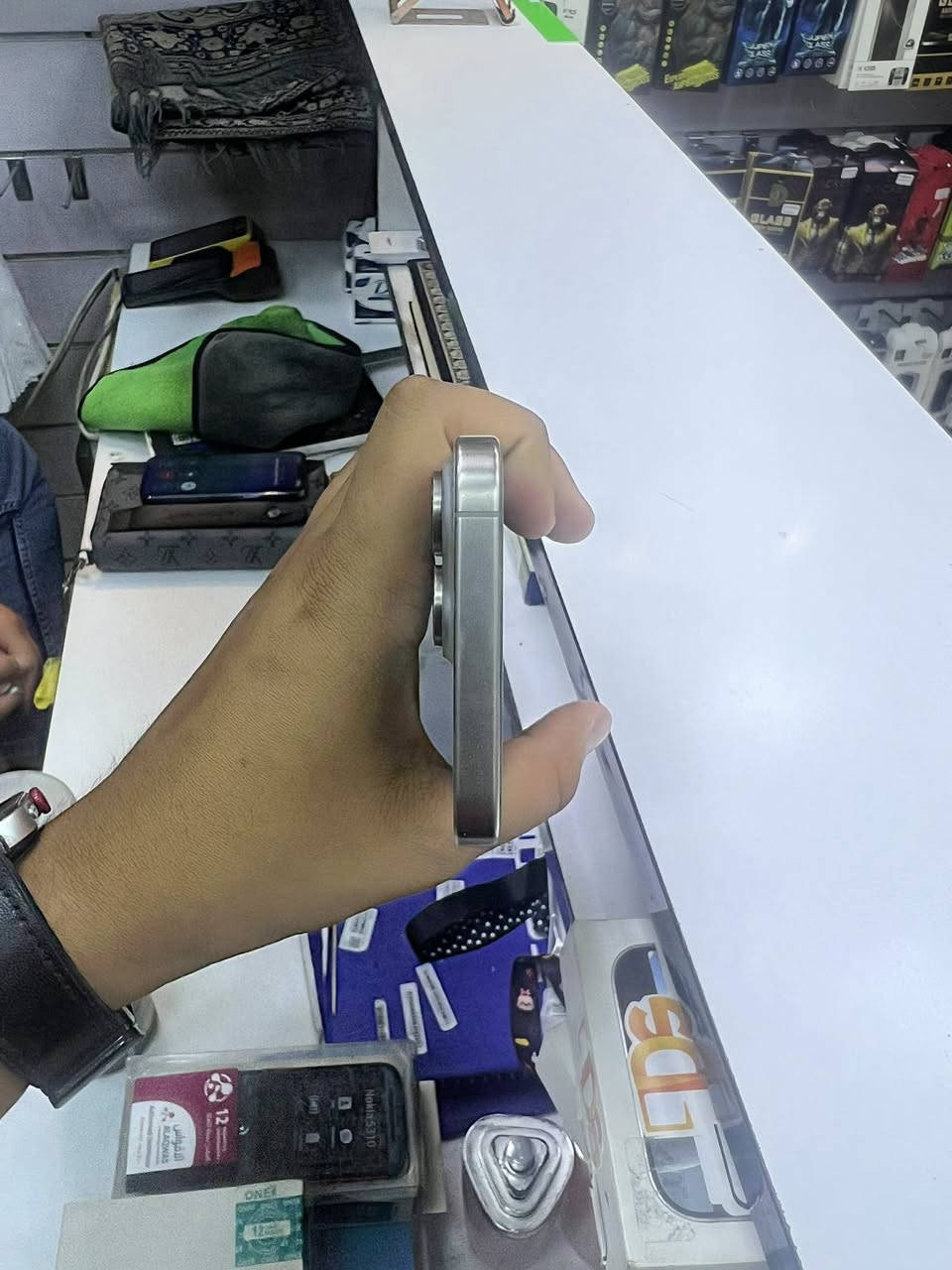 15 برو ماكس ذاكره 256 بطاريه 86 نضافه 95/100شرق اوسط 
مكاني بغداد العامريه  للتواصل/***********
