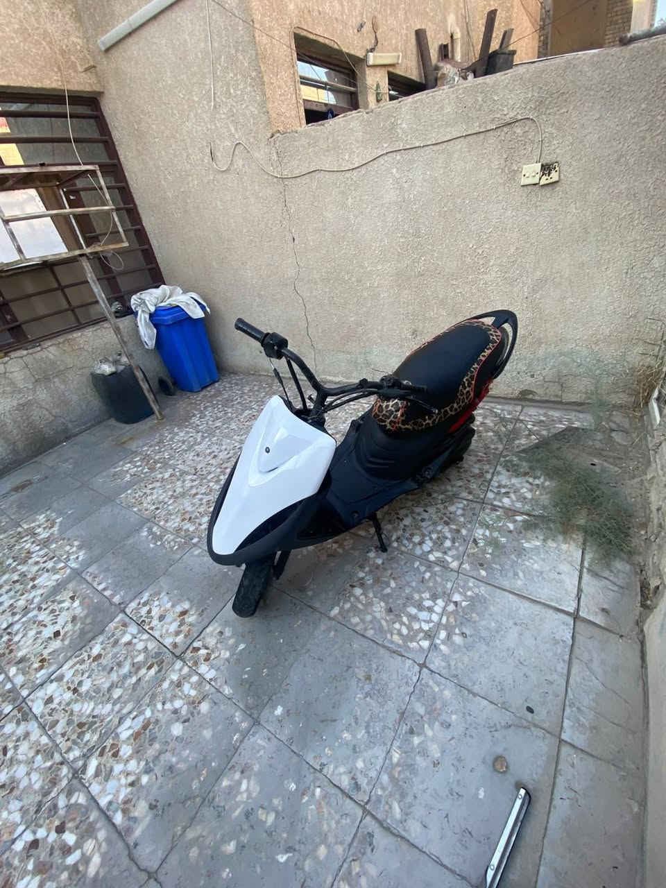 السلام عليكم هاي الحلوه للبيع بيه مكينه تخبل تجي وتشوف بيعنك شلعه معدل يخبلن لا نضوح لا تبخير الدراجه حلوه ك شكل و ك مكينه المكينه مالته 49 بلاددددد  كلها بلاديه نقصه بس العرموطه مال الهندر فقط العنوان بياع حي التراث السعر 375 وبيه مجال حك الجيه ***********
